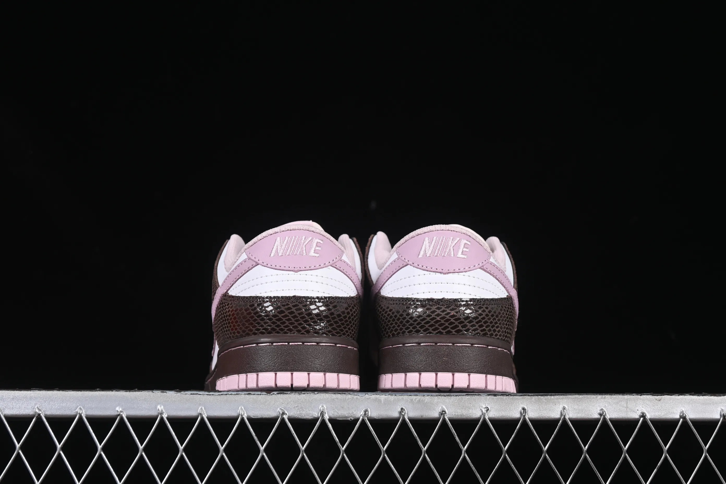 All categories Nk SB Dunk series Nk SB Dunk Low low-top sneakers Nk Dunk Low "Snakeskin" gray and purple color low-top casual sneakers HV6932-299